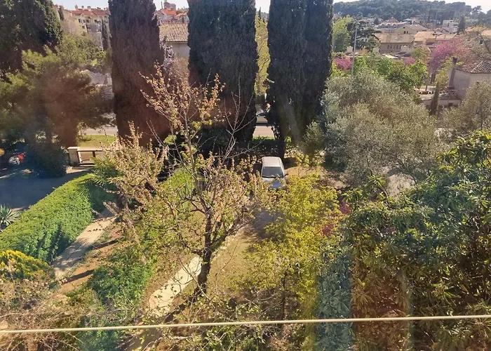 Greenview Apartment With Parking