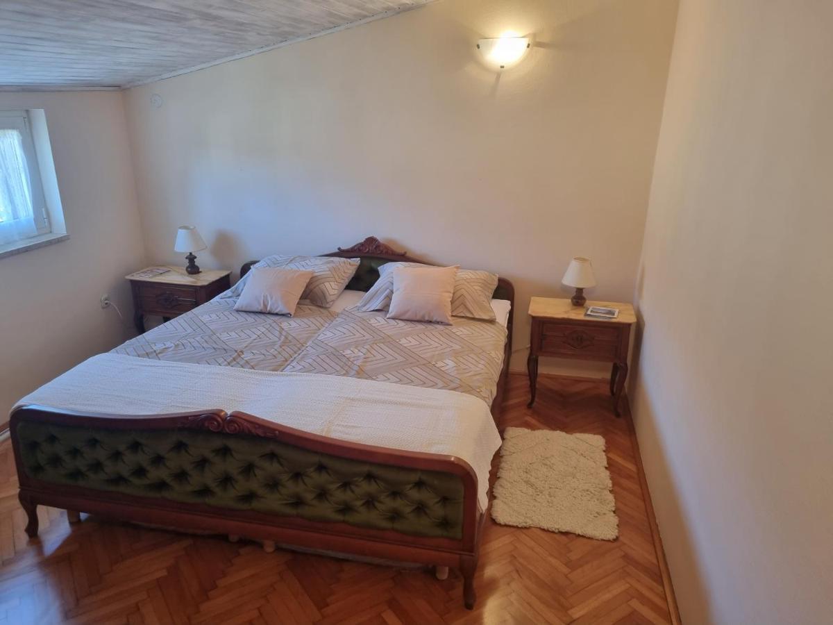 Greenview With Parking Apartment