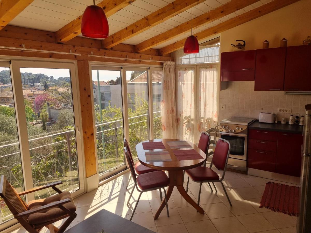 Greenview With Parking Apartment